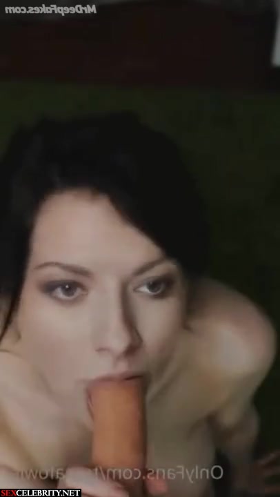 Laura Pausini made deep throat blowjob in sexy underwear - DeepFakesCeleb