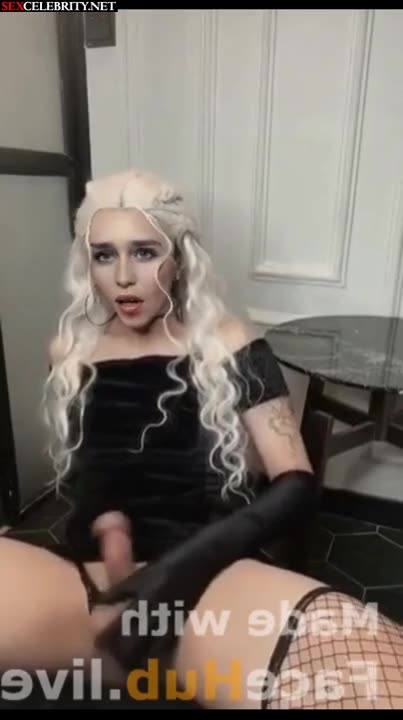 Emilia Clarke jerks her dick as Daenerys - DeepFakesCeleb