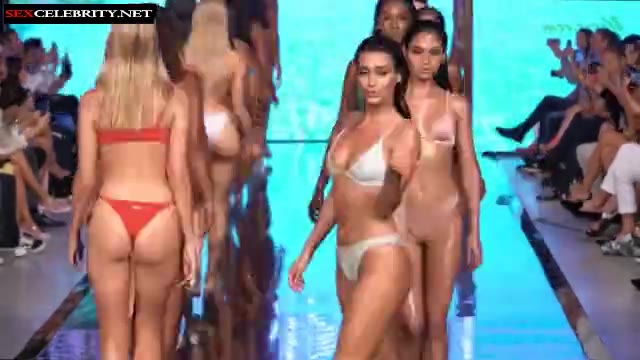 (Fashion Show + Artificial Intelligence) = Magic Porn - DeepFakesCeleb