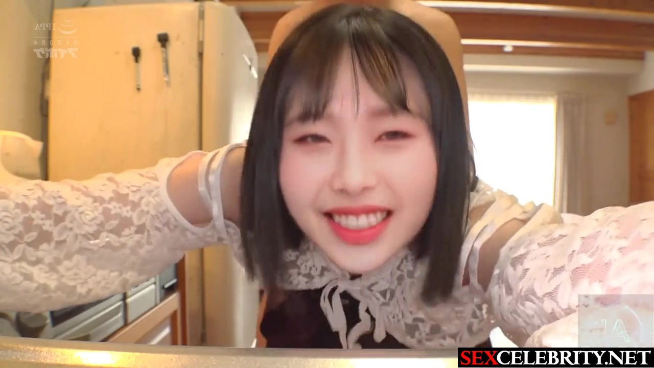 Family sex of a young couple - Chuu LOONA (츄 딥 페이크 에로틱) - DeepFakesCeleb